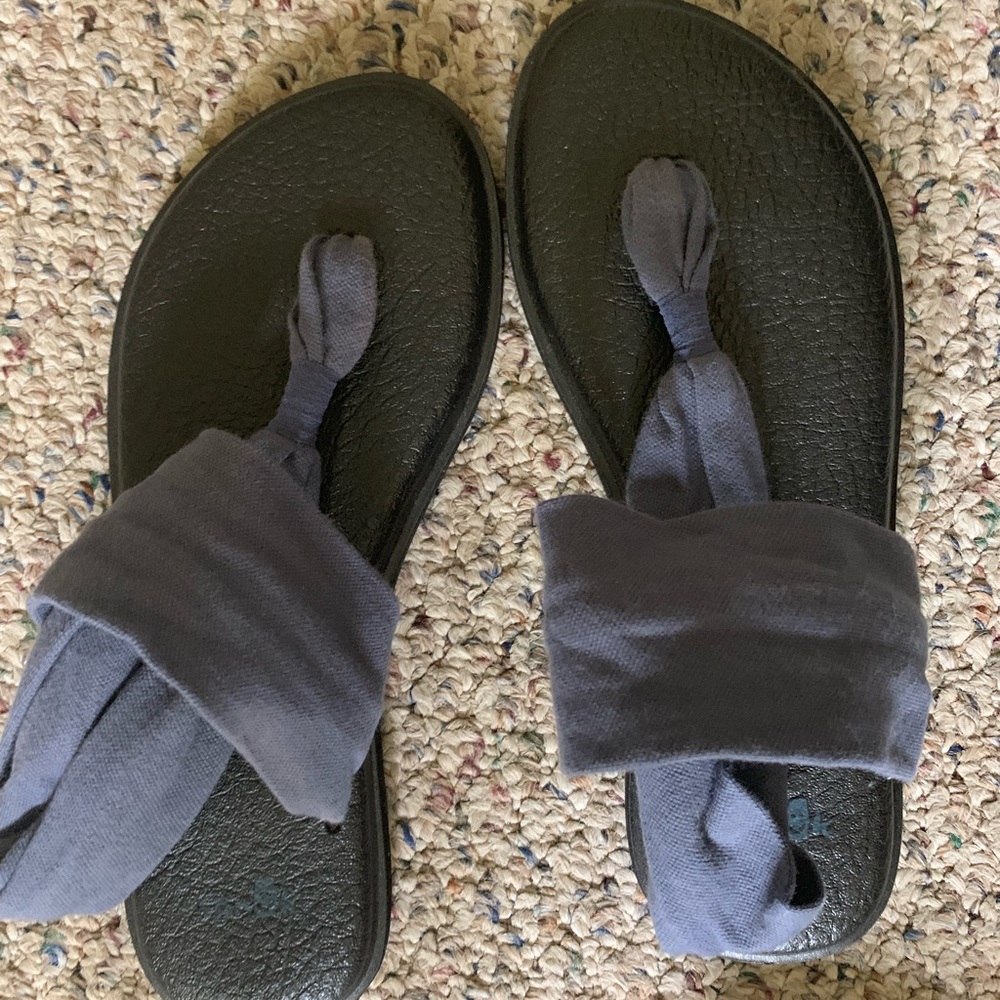 Sanuk shoes
